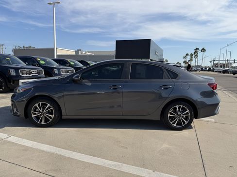 Certified 2023 Kia Forte LXS w/ LXS Technology Package image 7