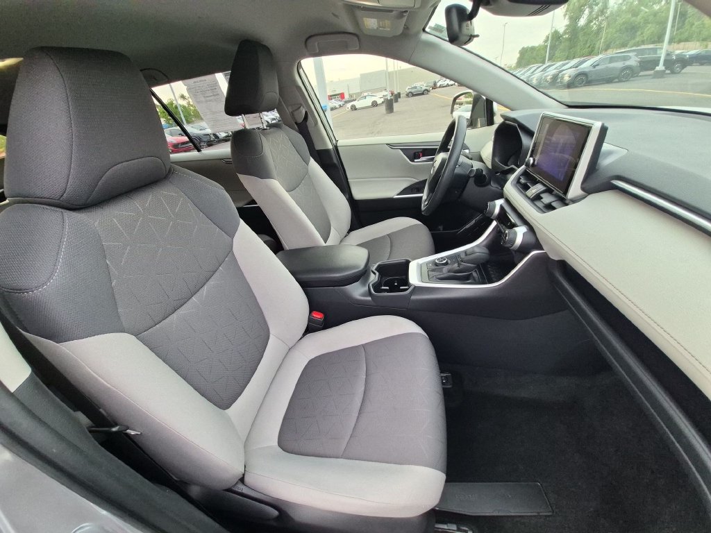 Used 2025 Toyota RAV4 XLE AWD/4WD image 26