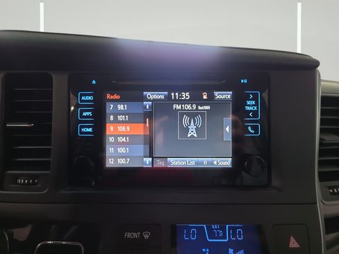 Used 2017 Toyota Sienna XLE Premium AWD/4WD image 19