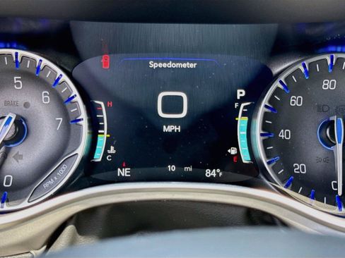 New 2027 Chrysler Pacifica Select AWD/4WD image 18