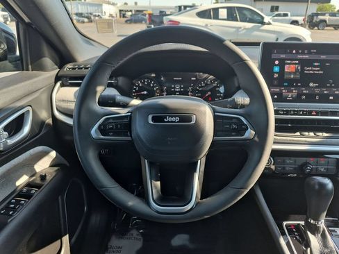 Used 2024 Jeep Compass Latitude AWD/4WD image 17