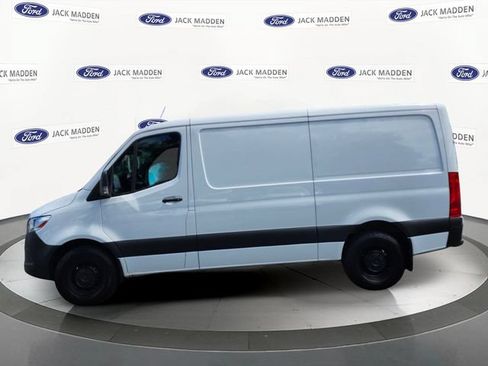 Used 2021 Mercedes-Benz Sprinter 1500 image 2