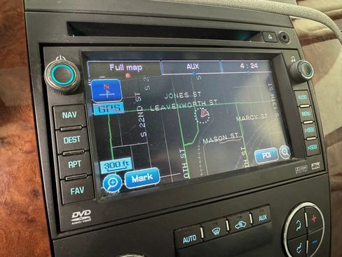Used 2007 Chevrolet Suburban LTZ w/ LTZ Preferred Equipment Group AWD/4WD image 18