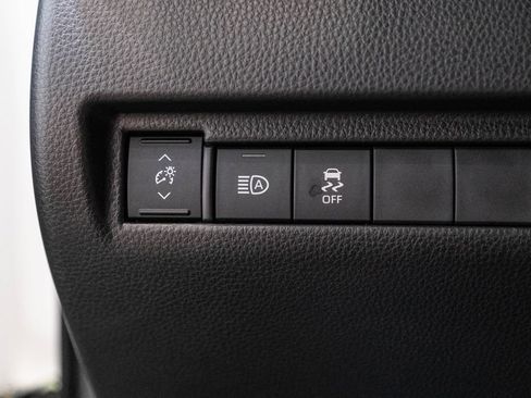 Certified 2024 Toyota Venza XLE AWD/4WD image 23