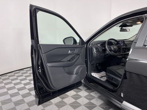 Used 2026 Nissan Rogue SV FWD image 14