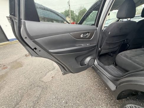 Used 2014 Nissan Rogue SV w/ SV Premium Package image 30