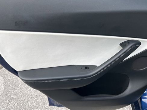 Used 2022 Tesla Model Y Long Range image 11