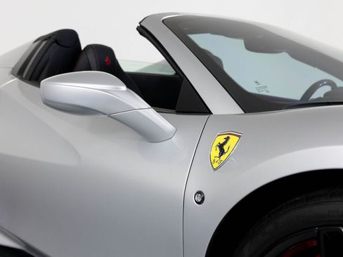 Used 2022 Ferrari F8 Tributo RWD image 20