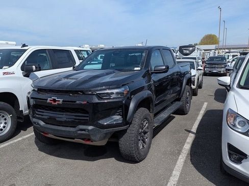 Used 2026 Chevrolet Colorado ZR2 w/ Technology Package AWD/4WD image 1