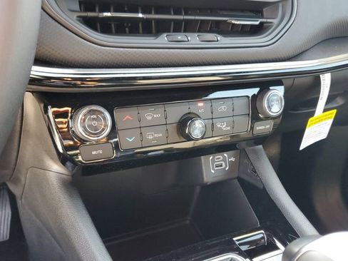 New 2026 Jeep Compass Latitude image 30