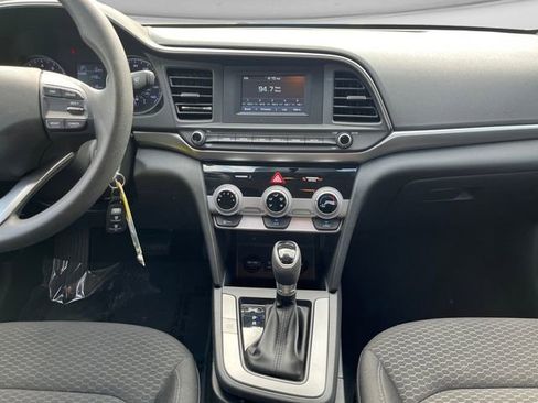 Used 2019 Hyundai Elantra SE w/ Cargo Package FWD image 11