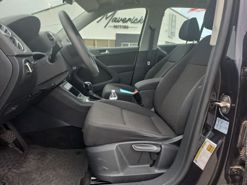 Used 2017 Volkswagen Tiguan S AWD/4WD image 6