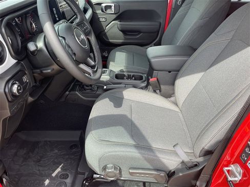 New 2025 Jeep Gladiator Sport image 12