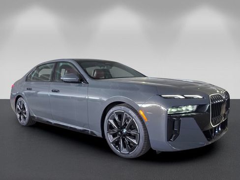 New 2026 BMW 740i w/ Premium Package RWD image 1