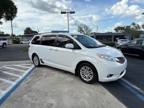 Used 2011 Toyota Sienna XLE image 2