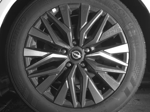 Used 2025 Nissan Altima 2.5 SV FWD image 14