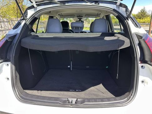 Used 2023 Nissan Kicks SR w/ SR Premium Package FWD image 7