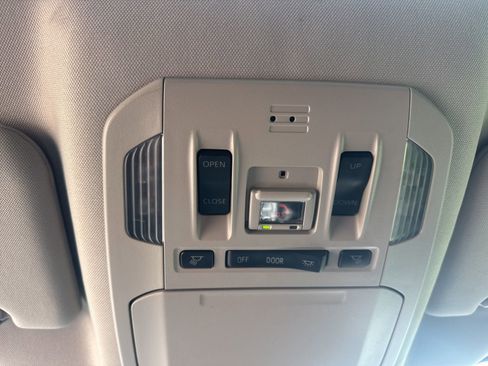 Used 2023 Toyota Highlander XLE FWD image 34