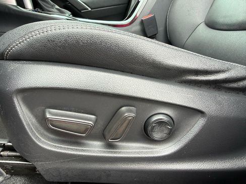 Used 2023 Toyota Corolla Cross XLE FWD image 14