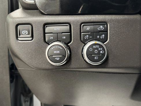 Used 2025 GMC Sierra 1500 SLT AWD/4WD image 10