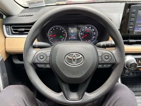 Used 2022 Toyota RAV4 XLE w/ Convenience Package FWD image 13