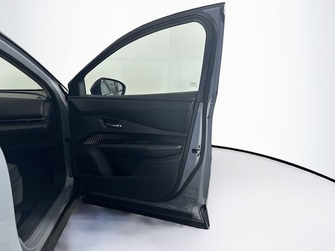 Used 2025 Nissan Ariya FWD image 33