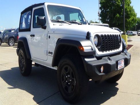 Used 2024 Jeep Wrangler Sport AWD/4WD image 4