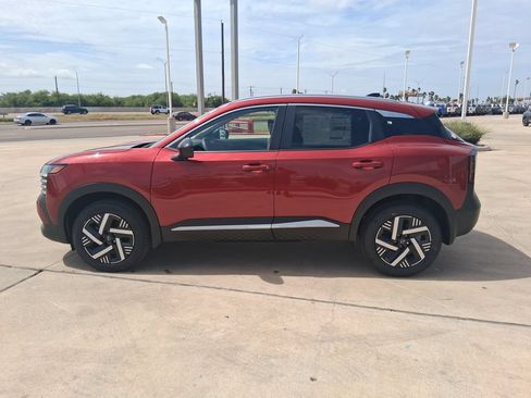 New 2026 Nissan Kicks SV w/ SV Premium Package FWD image 4