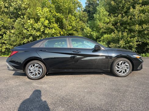 Used 2024 Hyundai Elantra SEL FWD image 16