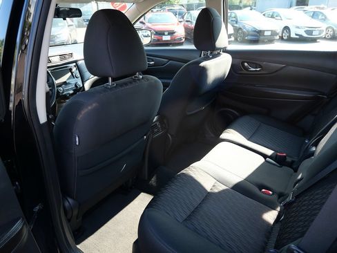 Used 2018 Nissan Rogue S AWD/4WD image 19