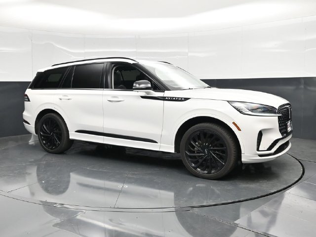 Used 2025 Lincoln Aviator Reserve w/ Equipment Group 201A AWD/4WD image 3