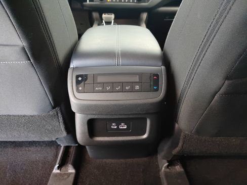 Used 2025 Nissan Pathfinder SV AWD/4WD image 30