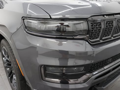 Used 2022 Jeep Grand Wagoneer Series II AWD/4WD image 22