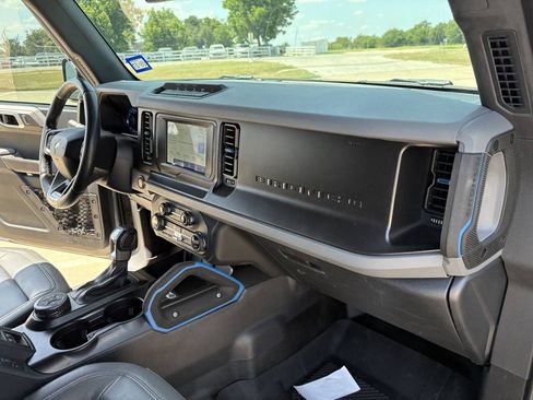 Used 2021 Ford Bronco Black Diamond w/ Sasquatch Package AWD/4WD image 13