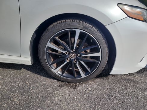 Used 2018 Toyota Camry XSE FWD image 9