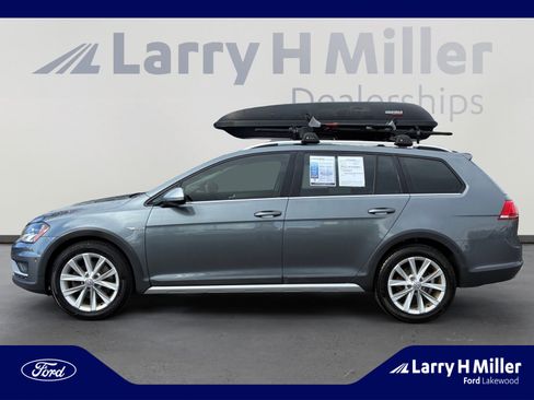 Used 2017 Volkswagen Golf Alltrack SE image 2