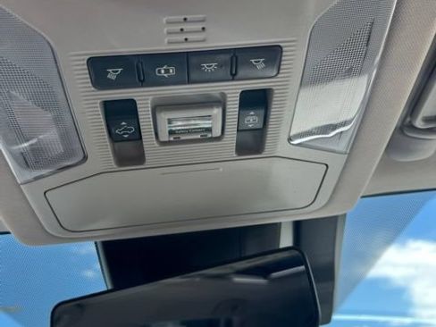 Used 2019 Toyota RAV4 Limited AWD/4WD image 12