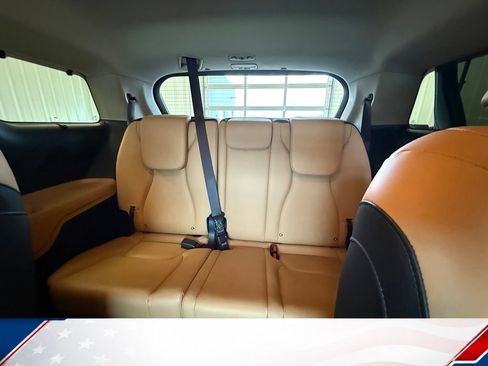 Used 2024 Kia Carnival EX FWD image 16