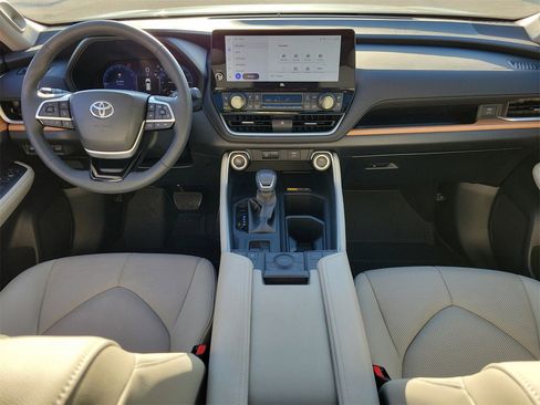 Used 2024 Toyota Grand Highlander Limited image 14