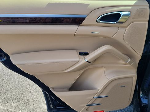 Used 2017 Porsche Cayenne Platinum Edition image 12