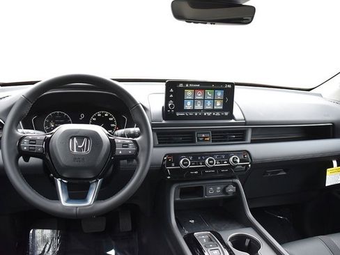 New 2025 Honda Pilot Touring image 16