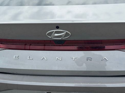 Used 2023 Hyundai Elantra SEL w/ Convenience Package image 13