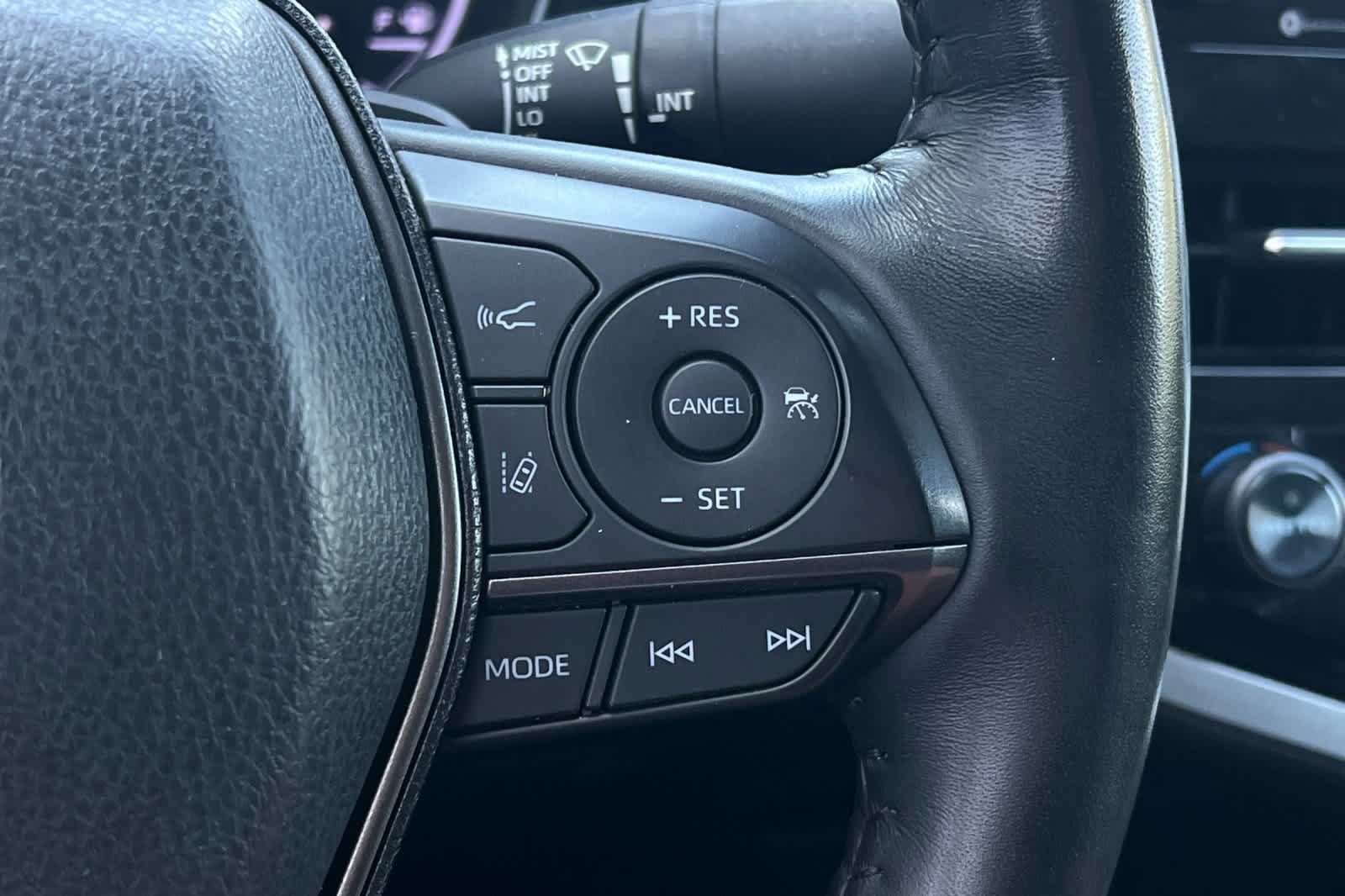 Used 2022 Toyota Camry SE w/ Cold Weather Package FWD image 34