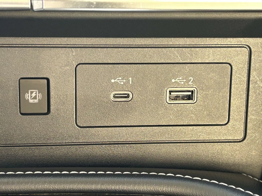 Used 2022 Nissan Armada Platinum w/ Captain's Chairs Package RWD image 27