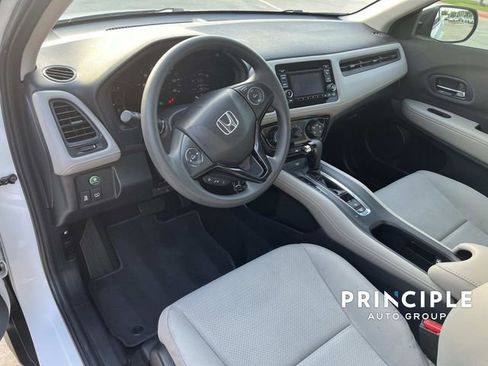 Used 2020 Honda HR-V LX image 16