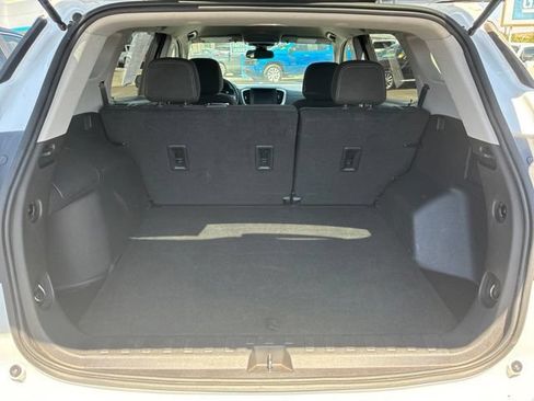 Used 2024 GMC Terrain SLE FWD image 11