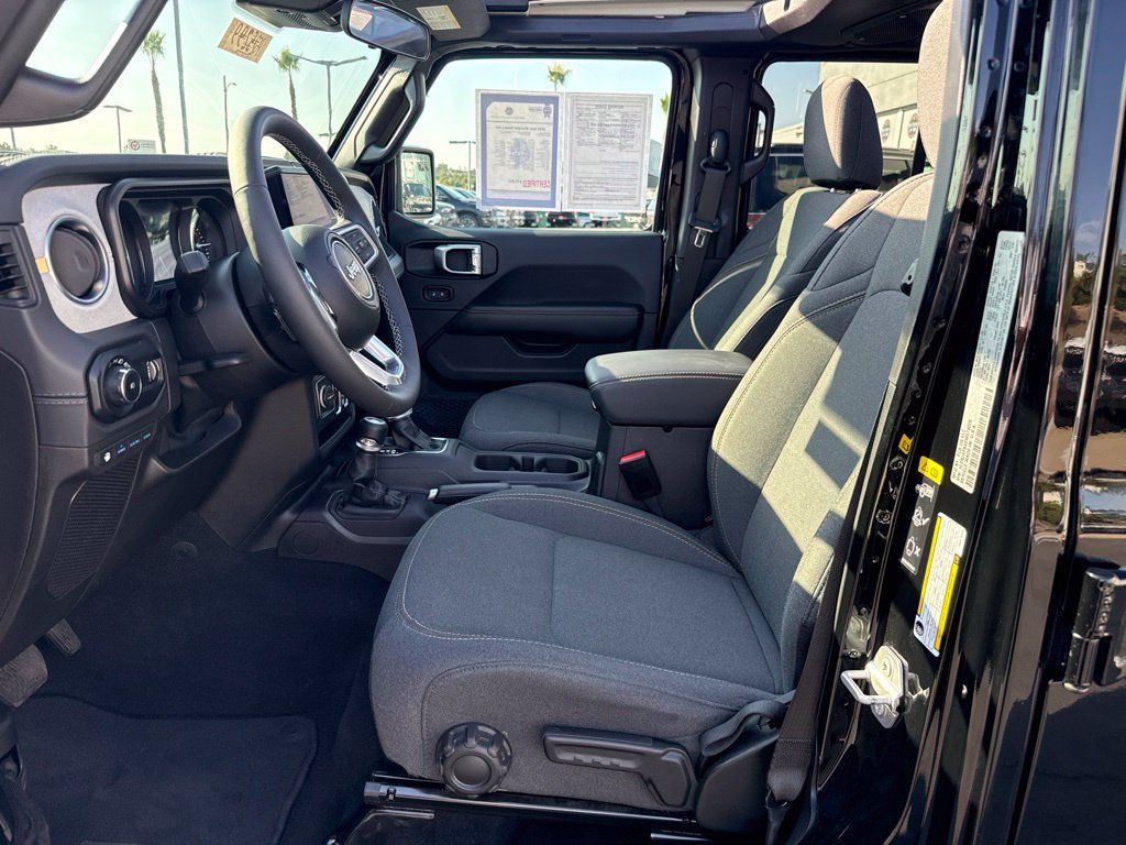 Certified 2025 Jeep Wrangler Unlimited Sahara w/ Safety Group AWD/4WD image 15