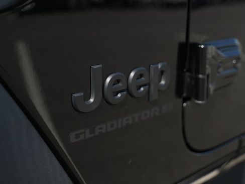 Used 2024 Jeep Gladiator Sport AWD/4WD image 42