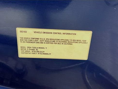 Used 2024 Tesla Model Y Long Range AWD/4WD image 34