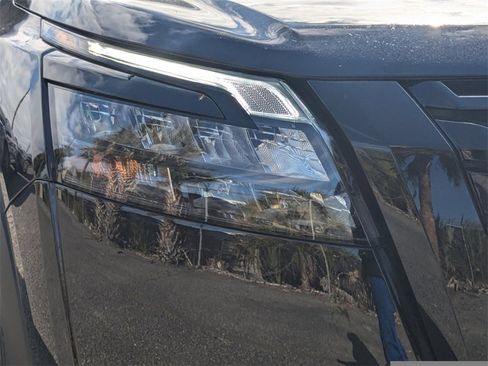 New 2025 Nissan Pathfinder SL w/ Black Appearance Package image 10
